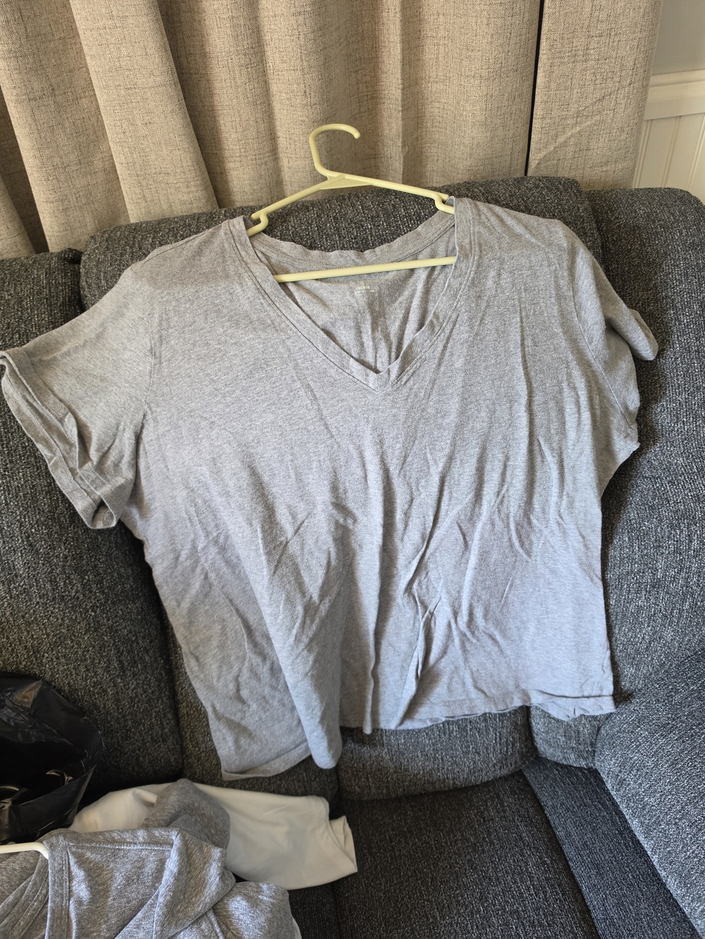 a.n.a Women's Light Gray V-Neck Short Sleeve Tee